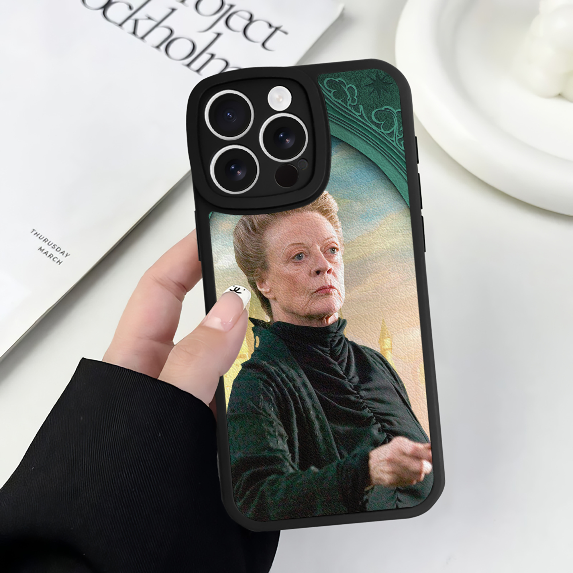 （画像用） Harry Potter ハリー・ポッターシリーズ 【iPhone 16シリーズ対応】シリコンスマホケース（レザー調） 材質：シリコン